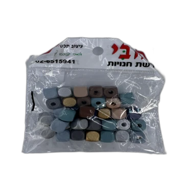 חרוזים מעץ קוביות בצבע מתכתי- 20 גרם בשקית