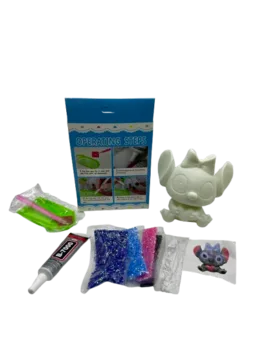 שיבוץ יהלומים על בובה מפלסטיק-עם לב